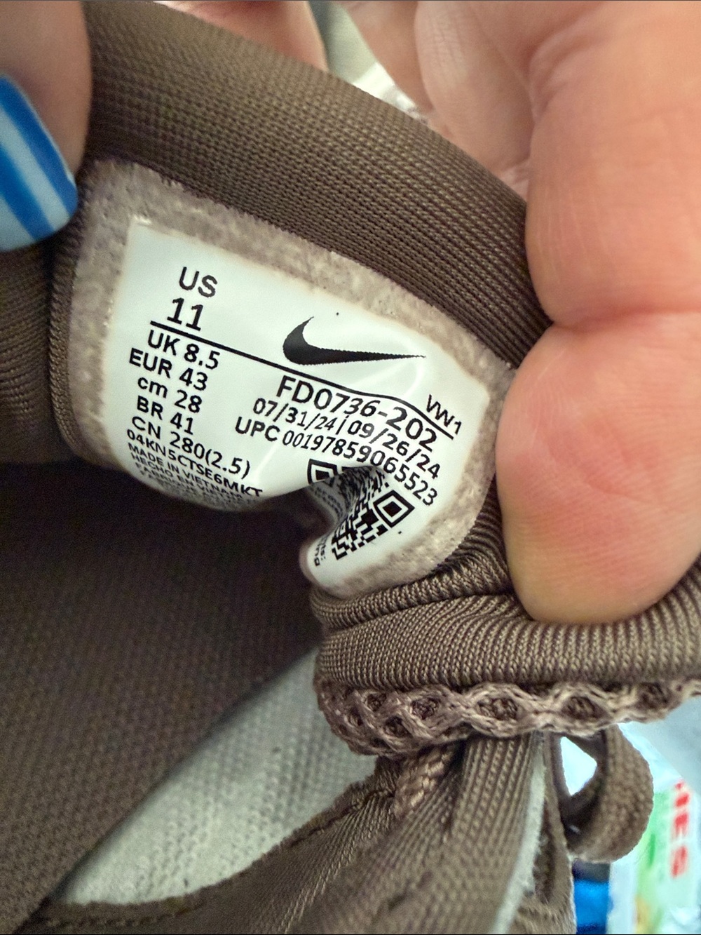Nike Men's Brown Mesh and Metallic Athletic Sneakers NWOT - Picture 6 of 6